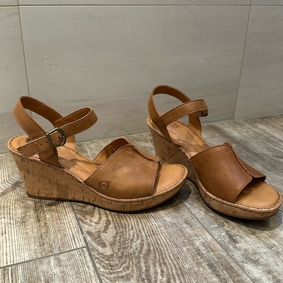 Born wedge heels, tan, Size 8.5 - Picture 1 of 7